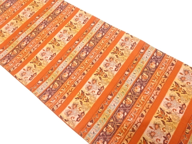 横段に蝶・草花模様織り出し　全通袋帯